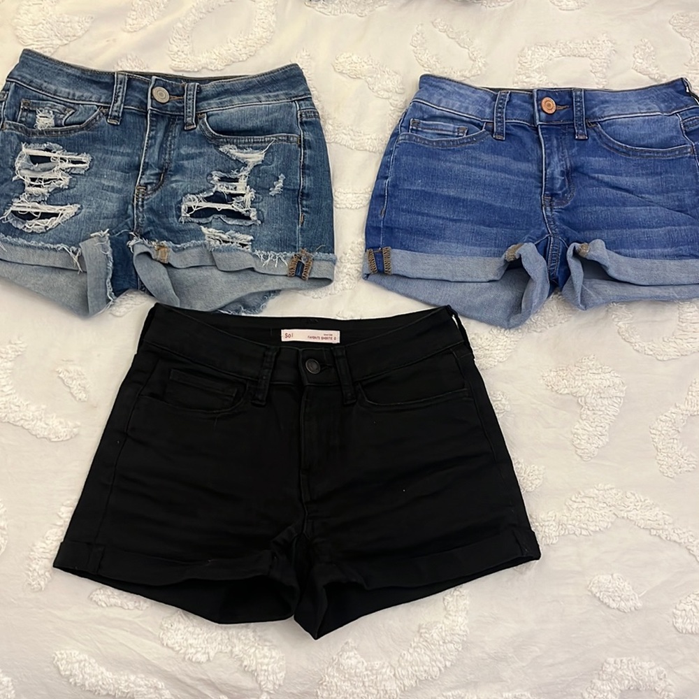 This offer is for a 3pack of SO jean shorts 10 dollars each. Gently used
